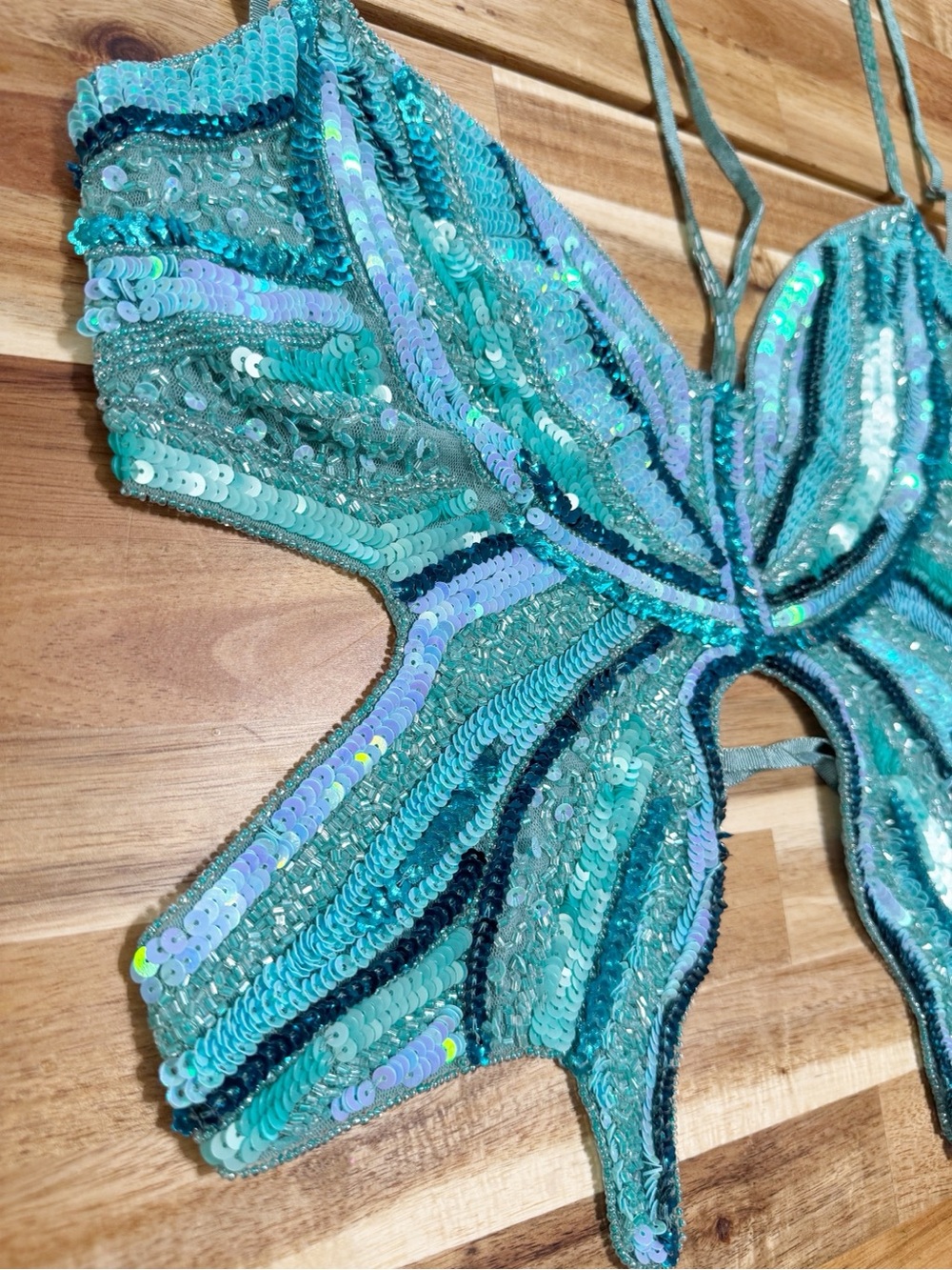 H:ours Revolve Carola Embellished Butterfly Sequin Beaded Top in Turquoise M - Picture 7 of 10